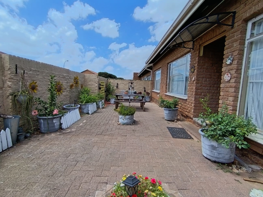 3 Bedroom Property for Sale in Pellissier Free State